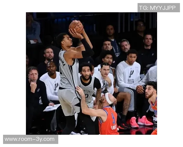 张佳玮分析马刺胜雷霆背后真相文班并非唯一制胜关键因素