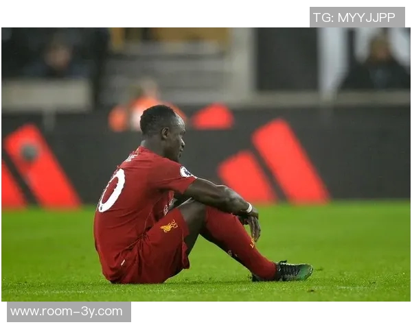 德天空报道多特蒙德后卫菲利波马内伤情严重赛后几乎无法走楼梯引发关注 德天空报道多特蒙德后卫菲利波马内伤情严重赛后几乎无法走楼梯引发关注